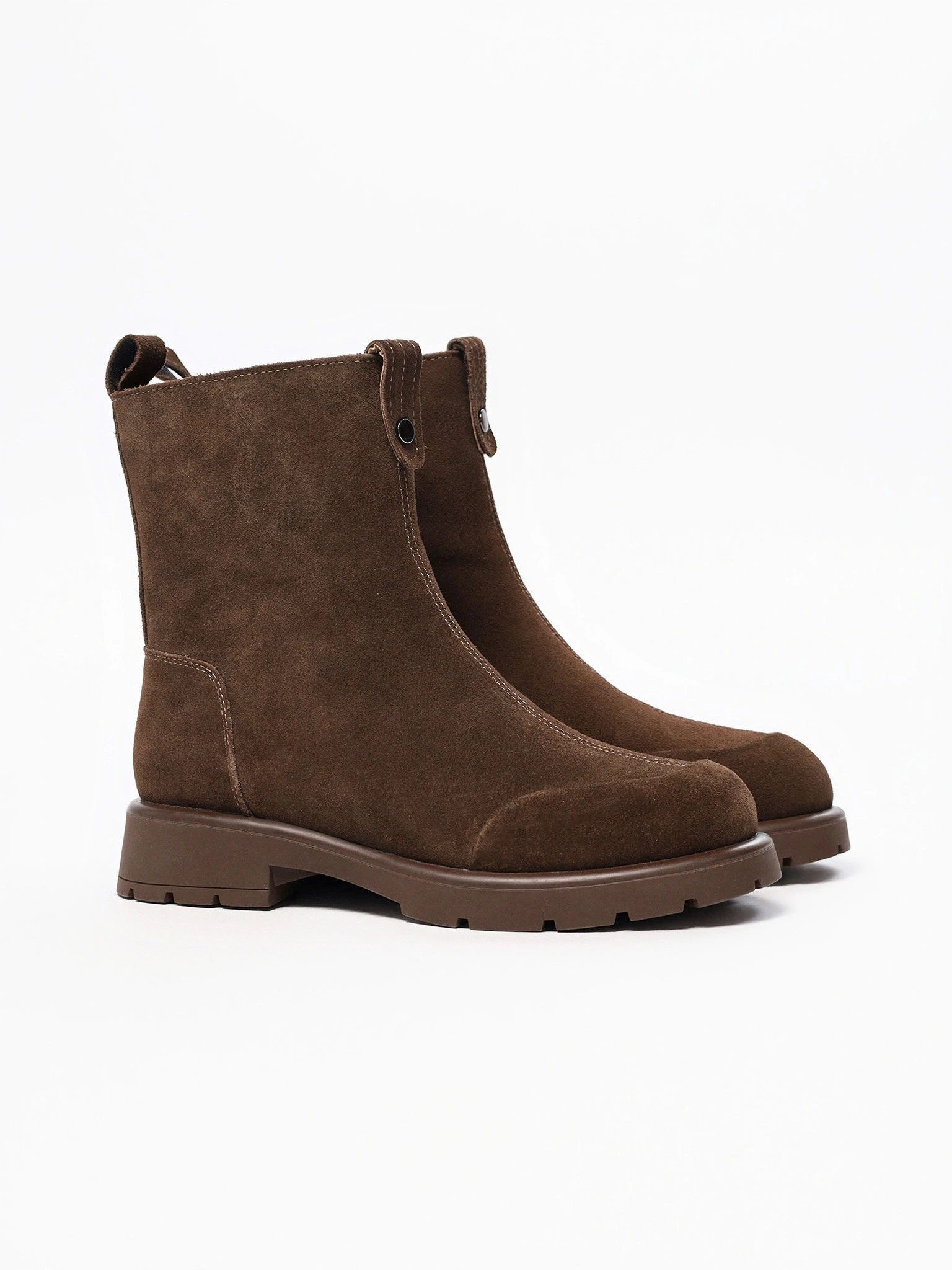 Ботинки темно-коричневого цвета на среднем каблуке